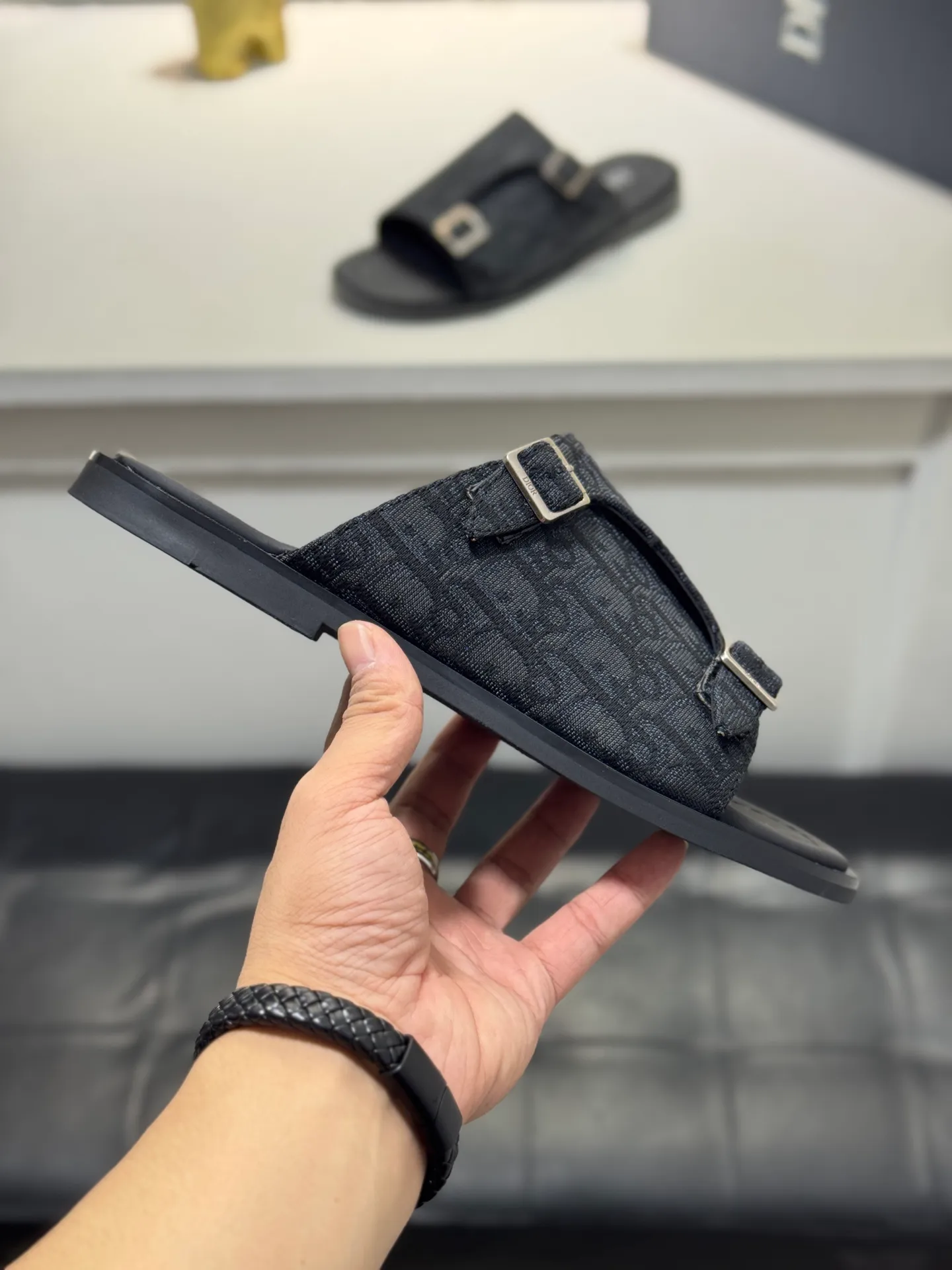 Men's men's shoes 💰320 [New style] 🦇🦇𝐂𝐡𝐫𝐢𝐬𝐭𝐢𝐚𝐧 𝐃𝐢𝐨𝐫 Dior slippers - the latest hot sandals, classic sandals, original replicas, super durable and versatile, cowhide leather with hardware accessories, very comfortable on the feet Look slim and white. Original molded outsole size: 38-44 (.45. Customized